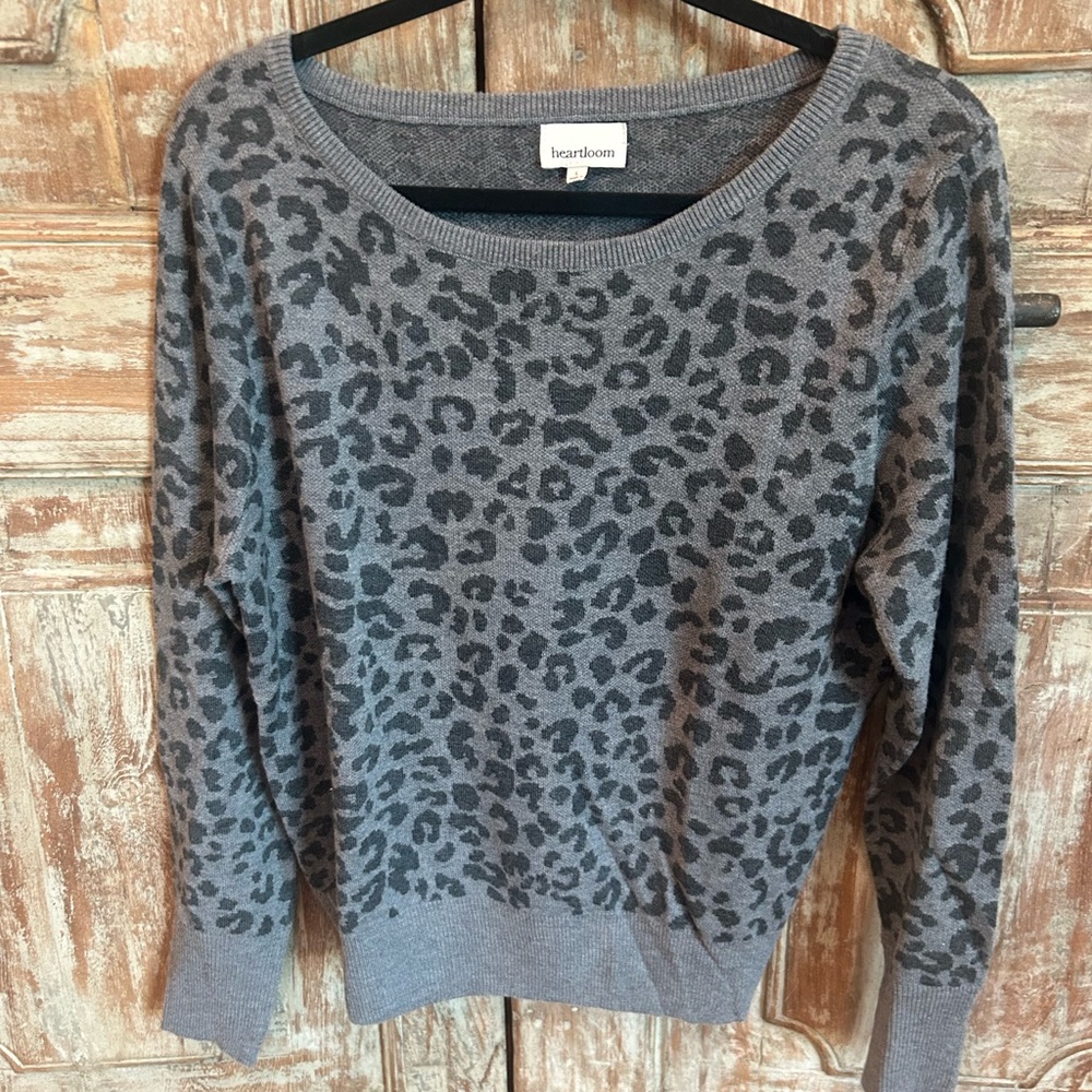 Heartloom Leopard Crewneck sweater gray and black size large